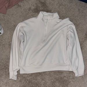 creme sweatshirt